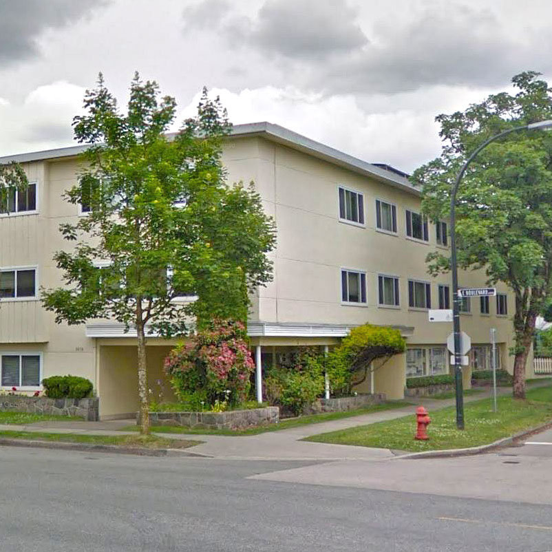 Photo 2 — click to view Boulevard Manor photo 2