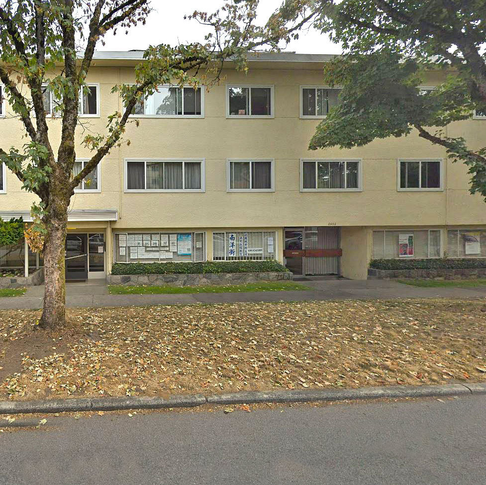 Photo 5 — click to view Boulevard Manor photo 5