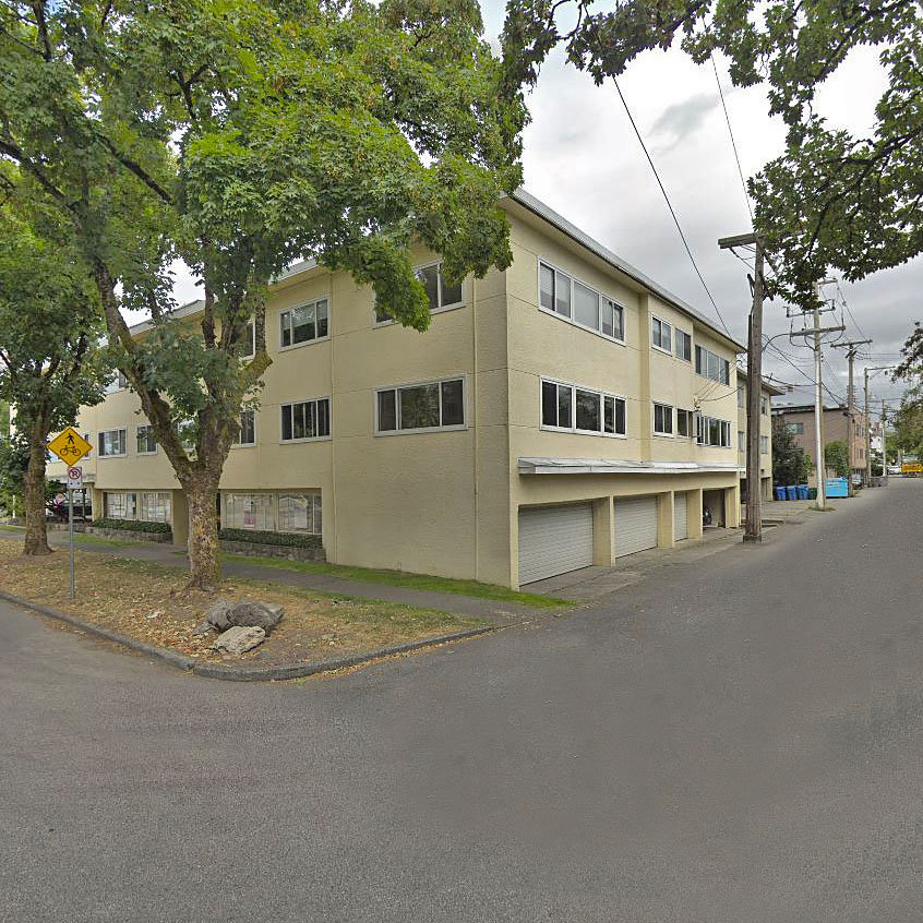 Photo 4 — click to view Boulevard Manor photo 4