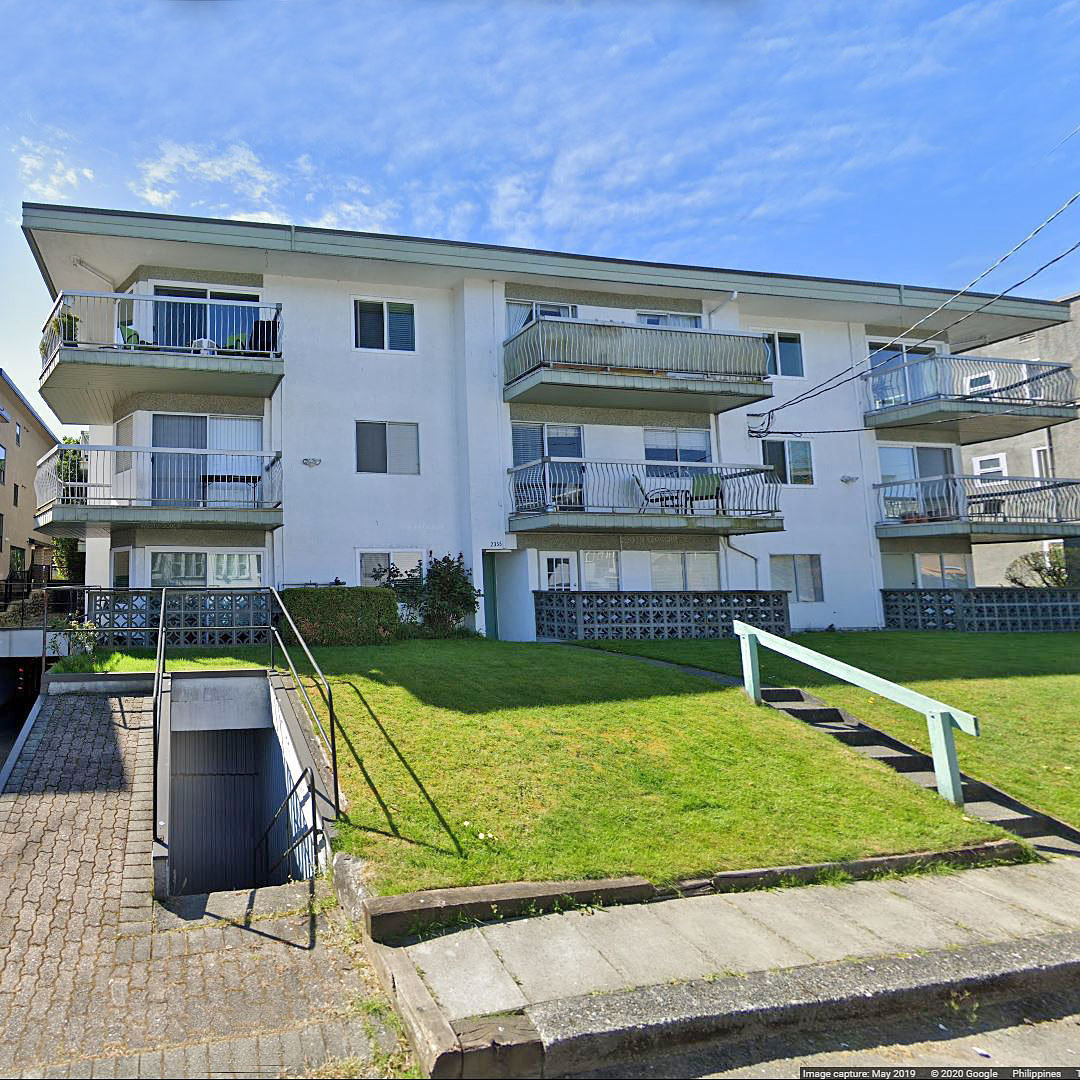 Photo 4 — click to view Yorkdale Villa photo 4
