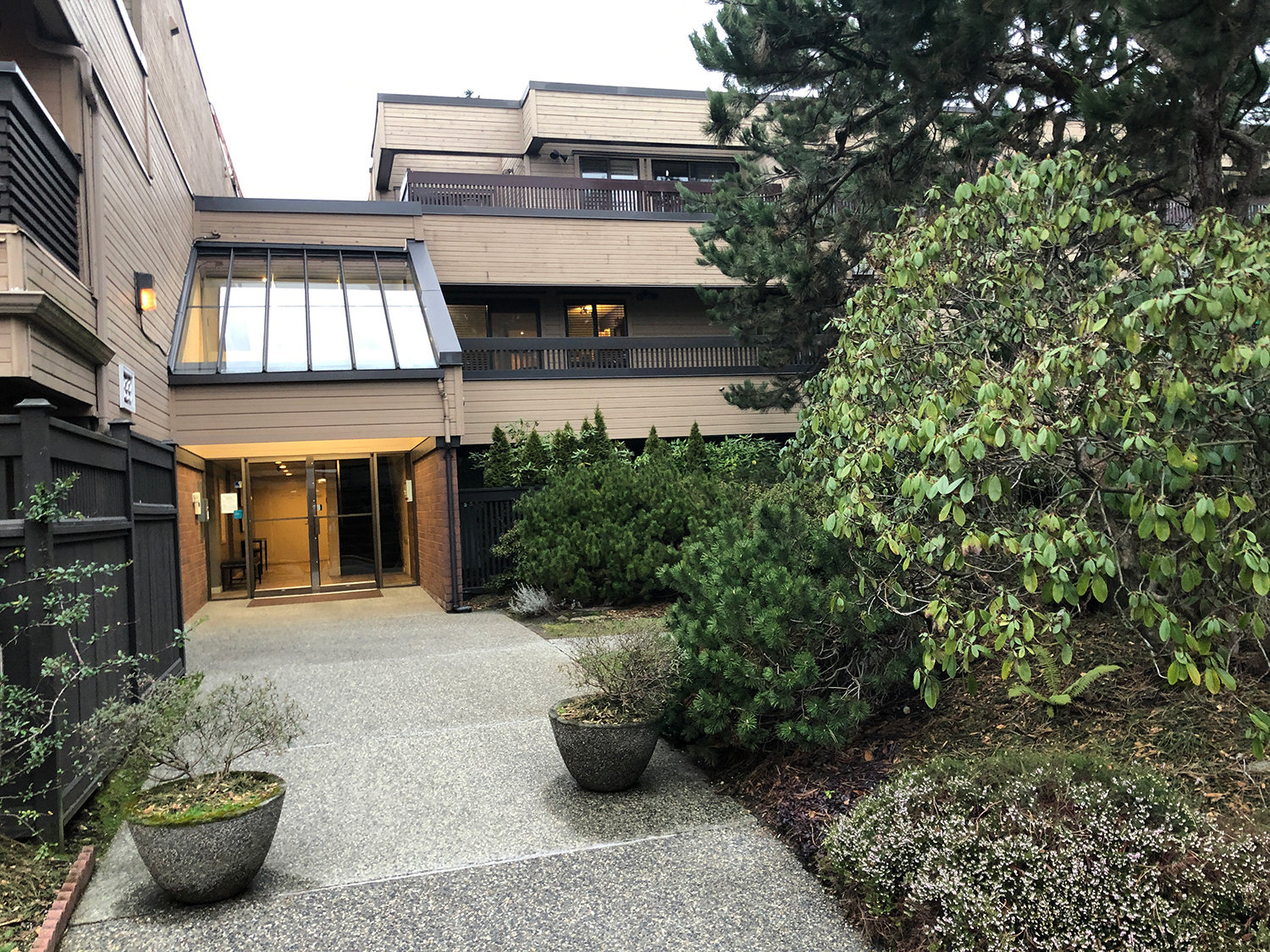 Photo 12 — click to view Langara Court photo 12