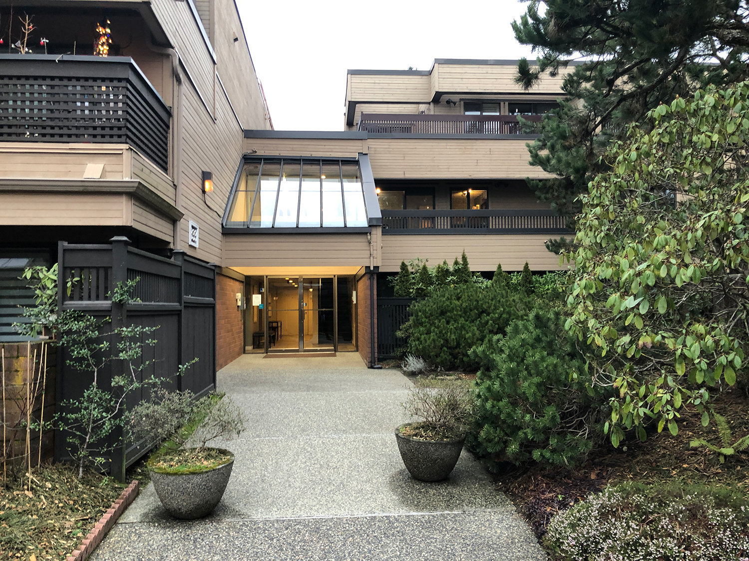 Photo 11 — click to view Langara Court photo 11