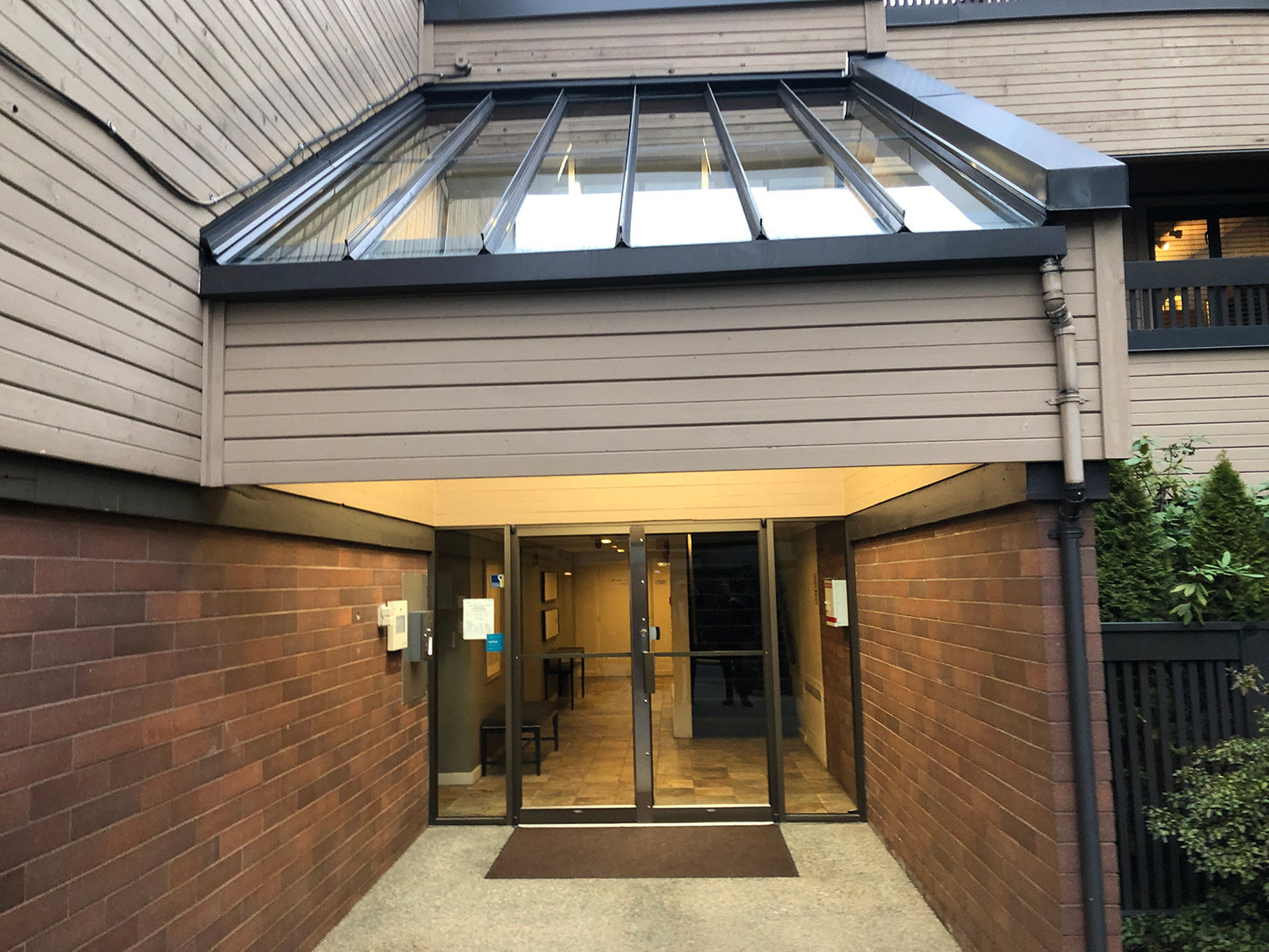 Photo 14 — click to view Langara Court photo 14