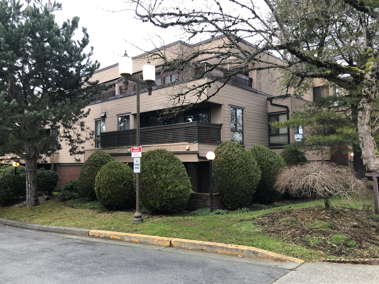 Photo 10 — click to view Langara Court photo 10