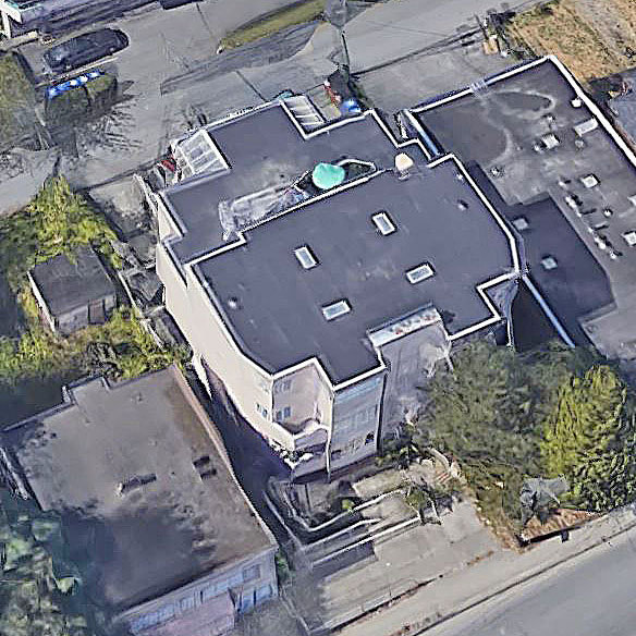 Photo 3 — click to view 8851 Granville photo 3