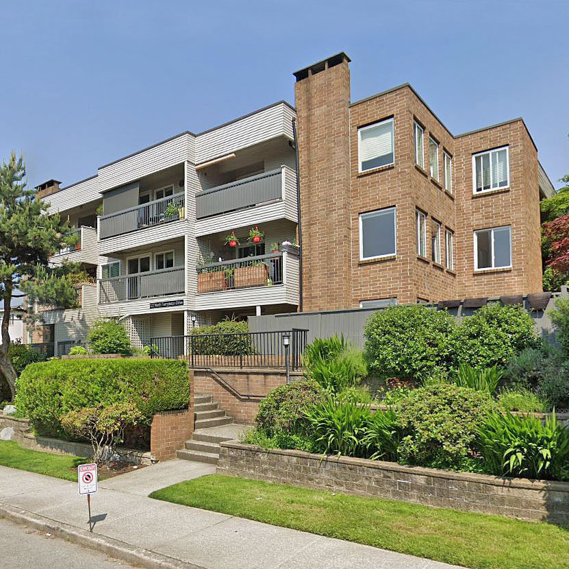 Photo 4 — click to view Cambridge Court photo 4