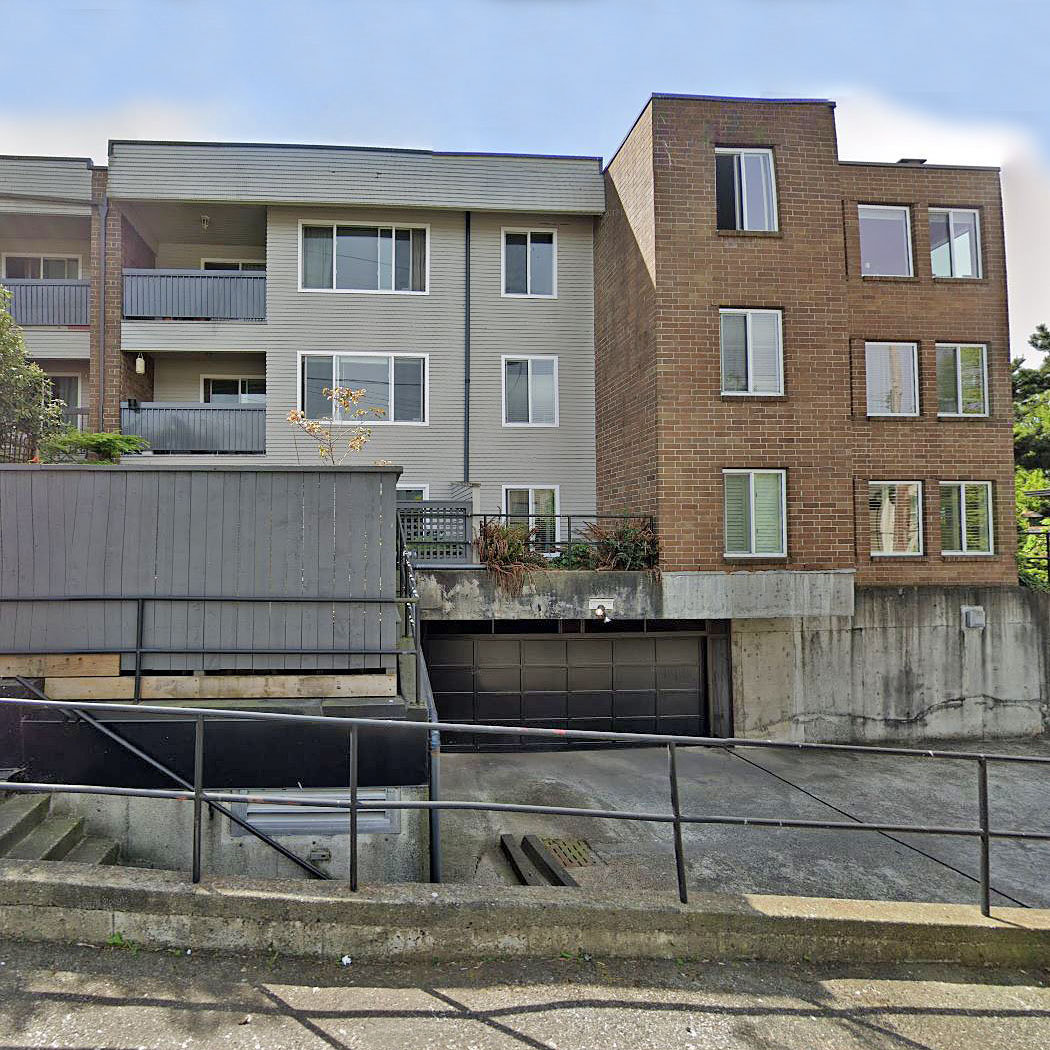 Photo 5 — click to view Cambridge Court photo 5