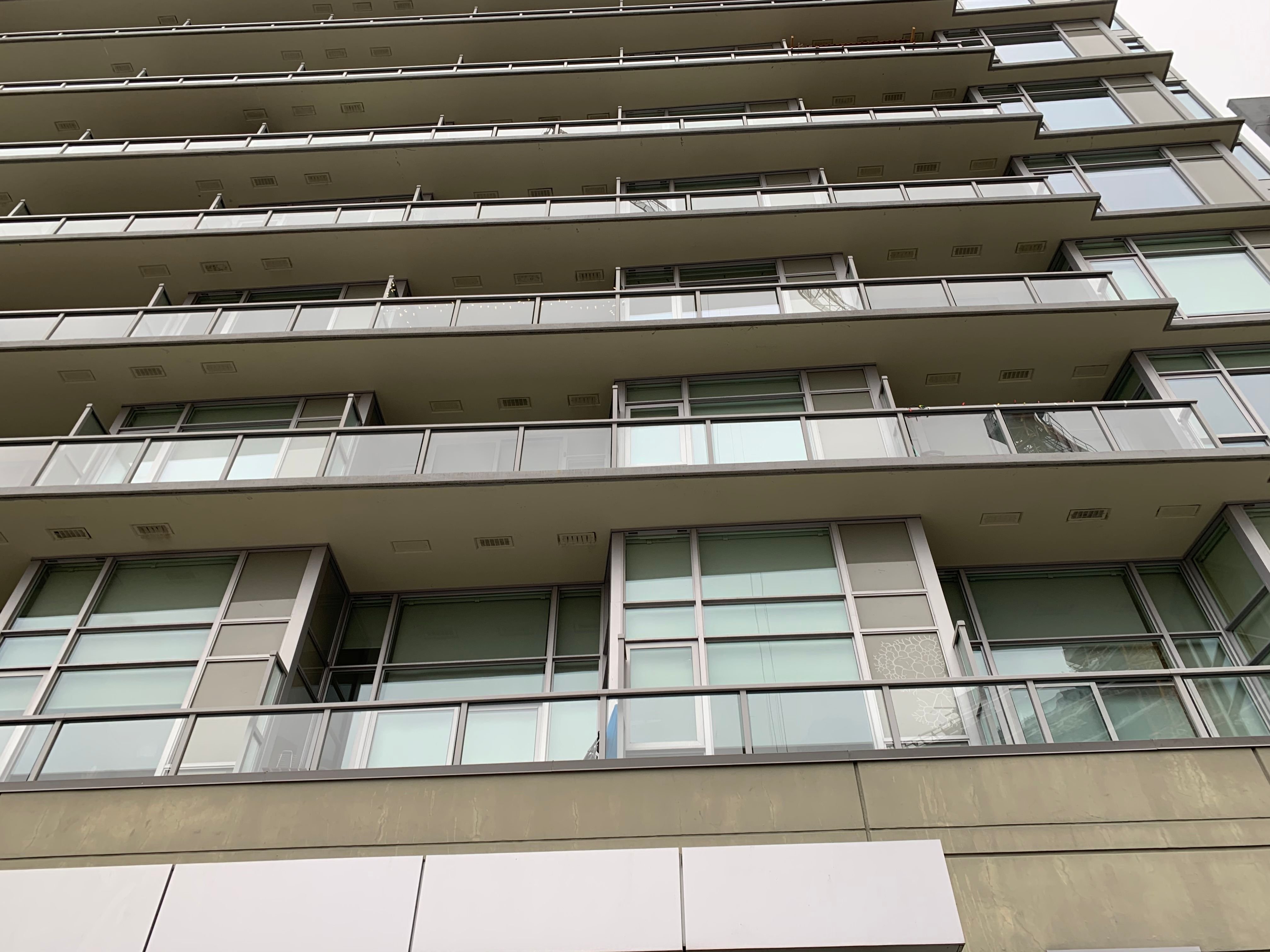 Photo 11 — click to view Wall Centre False Creek West 1 Tower photo 11