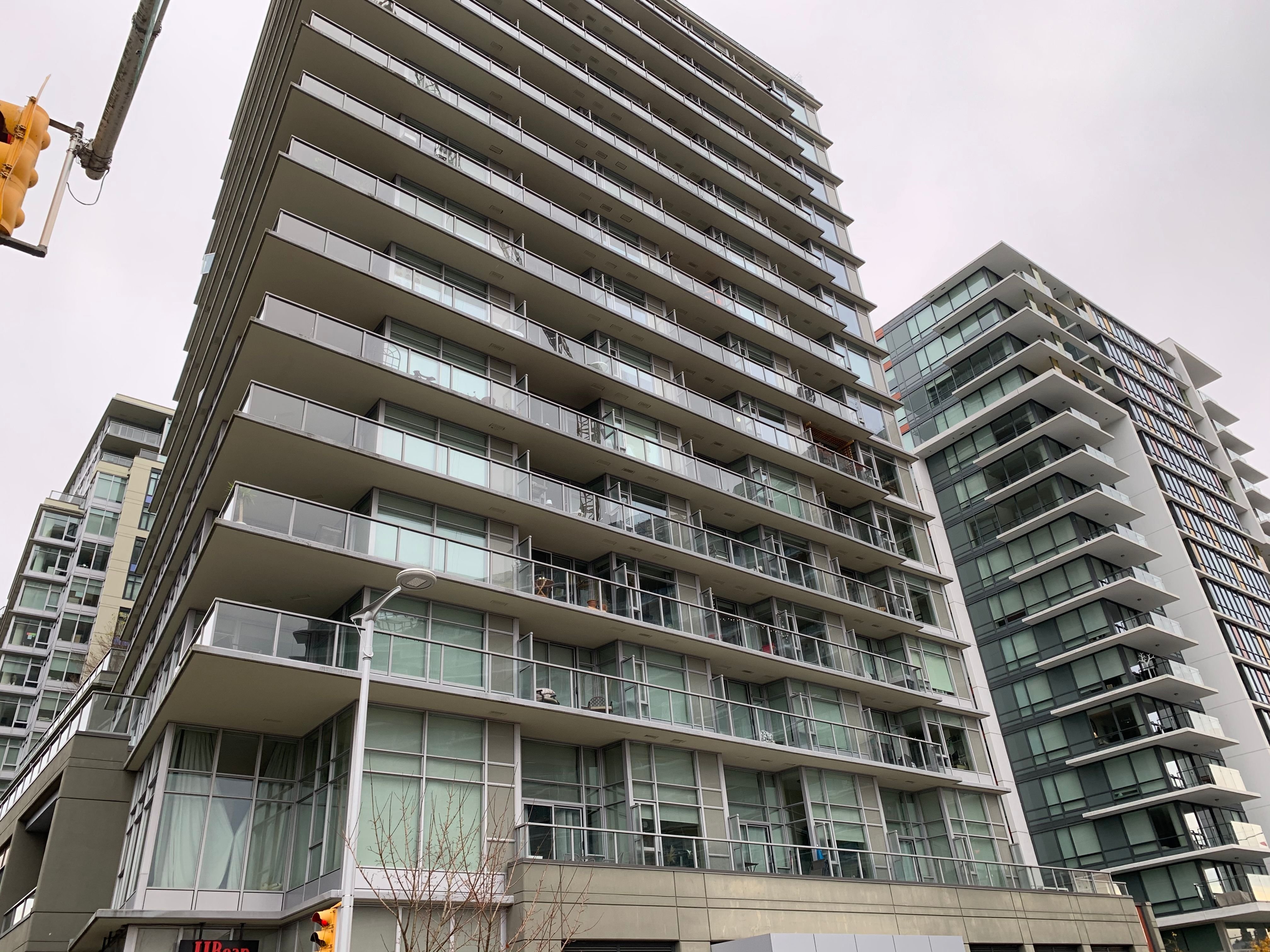 Photo 13 — click to view Wall Centre False Creek West 1 Tower photo 13