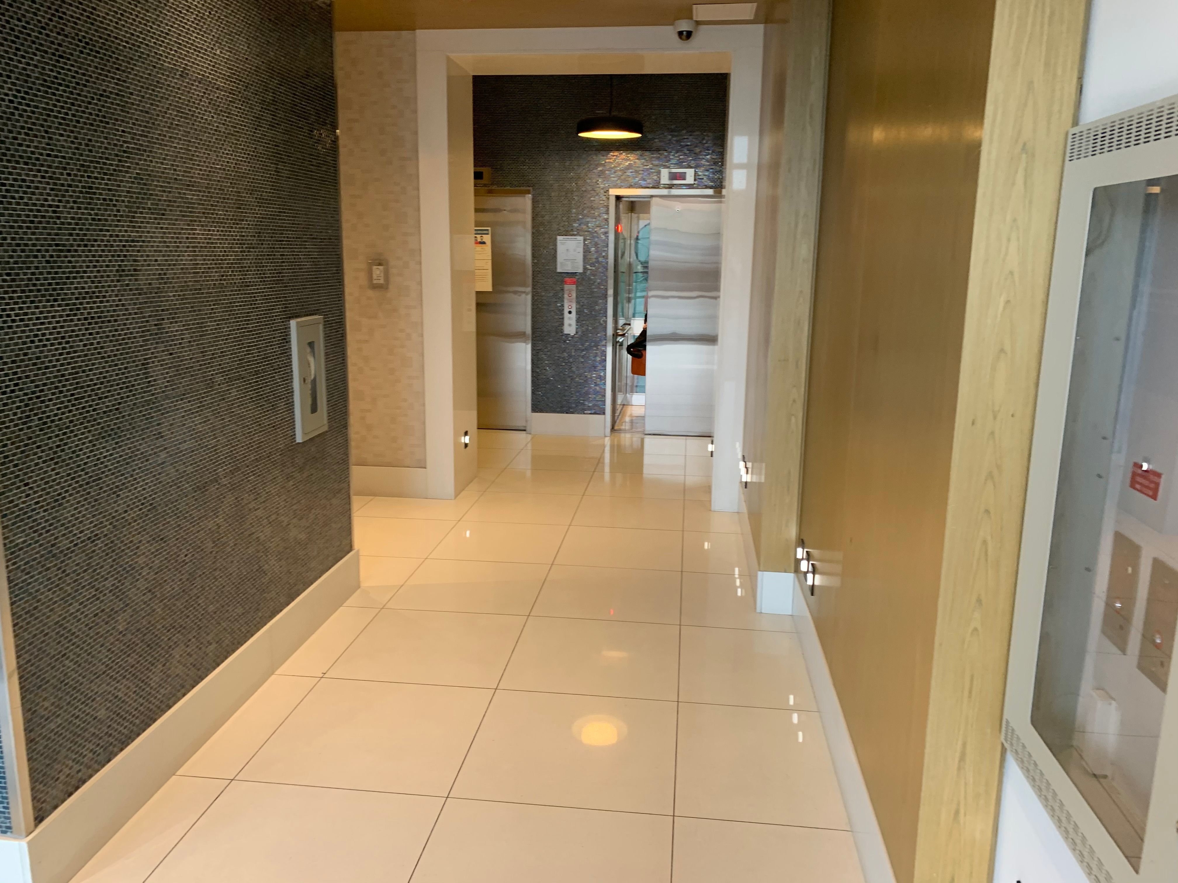 Photo 17 — click to view Wall Centre False Creek West 1 Tower photo 17