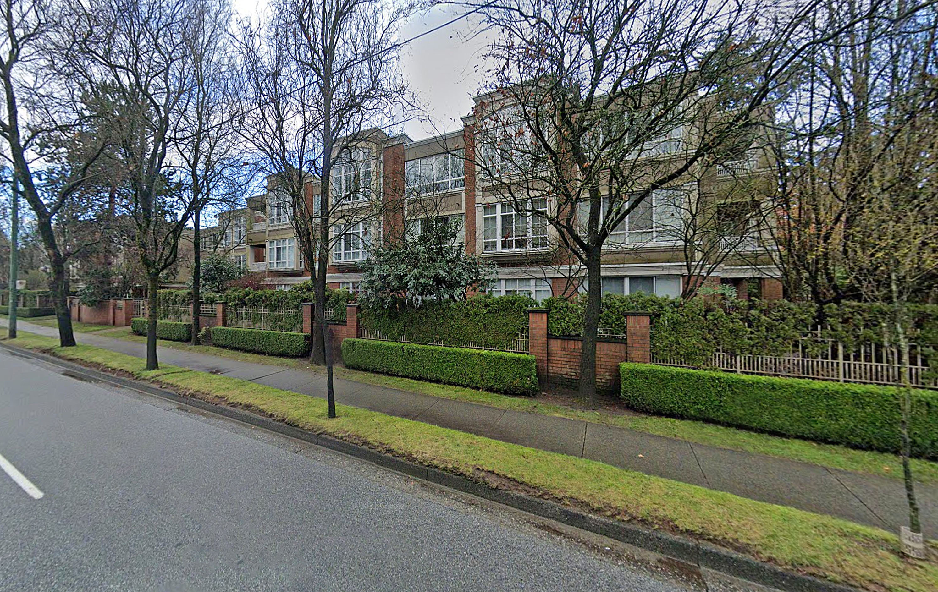 Photo 3 Oak Gardens photo 3