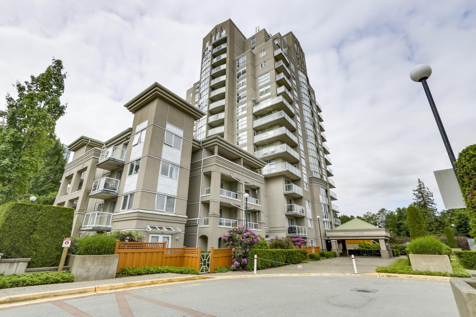 Grandview Court