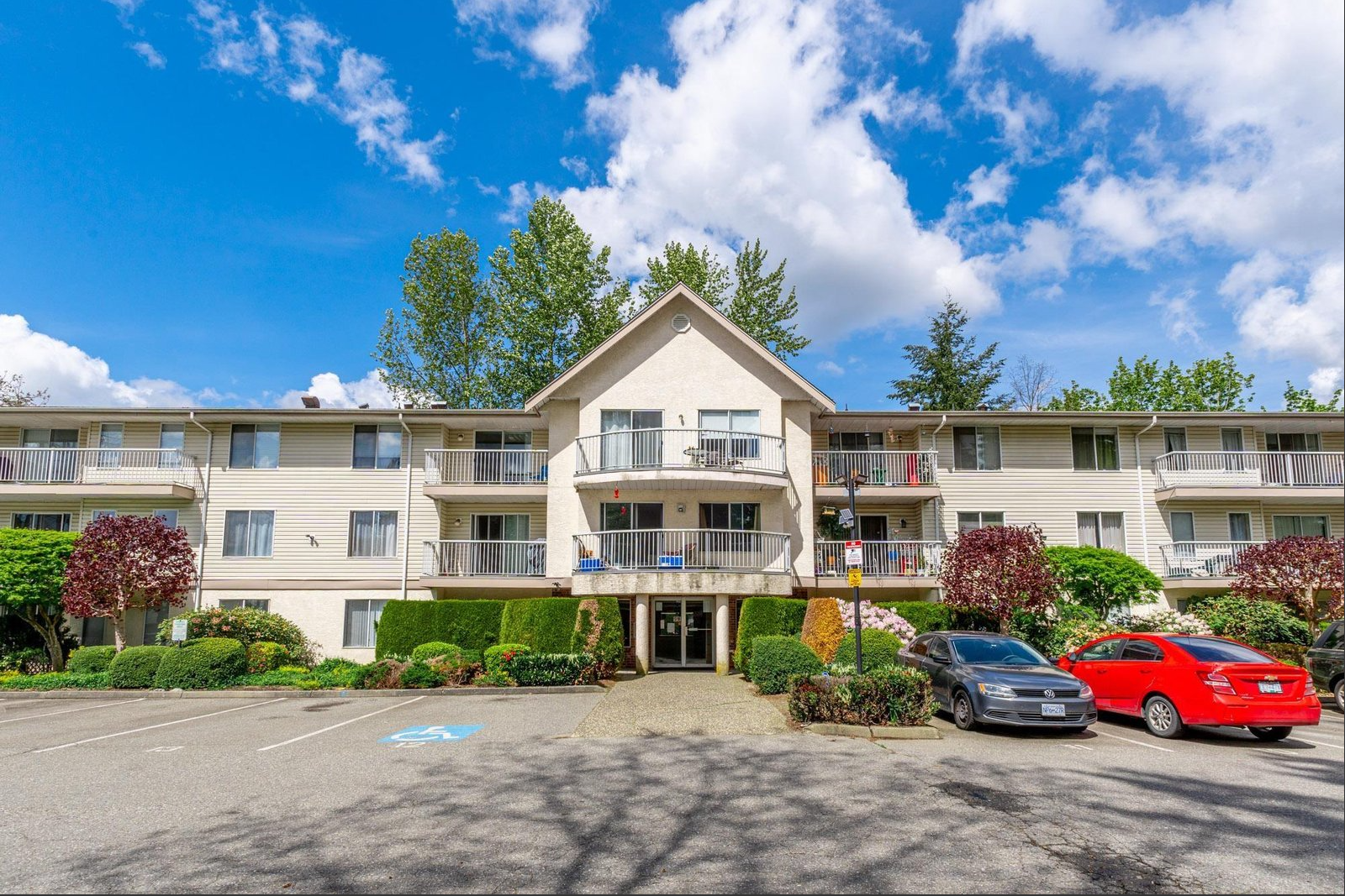 Mckenzie Place photo 5