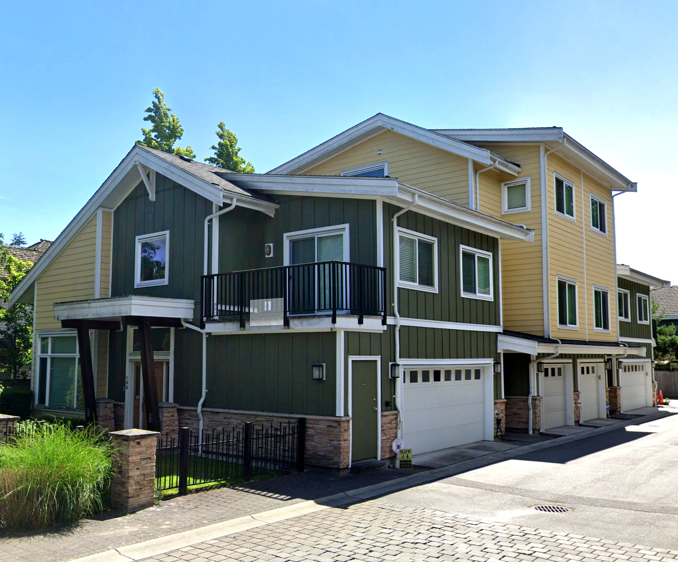 Photo 3 Yew Townhomes photo 3