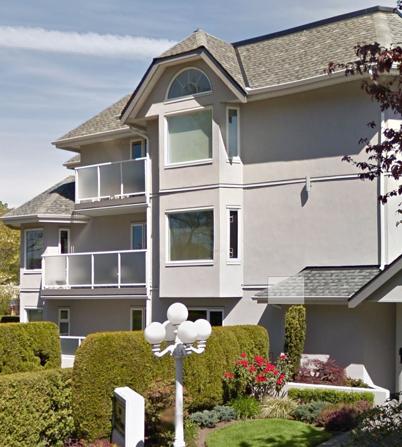 Yale House photo 2