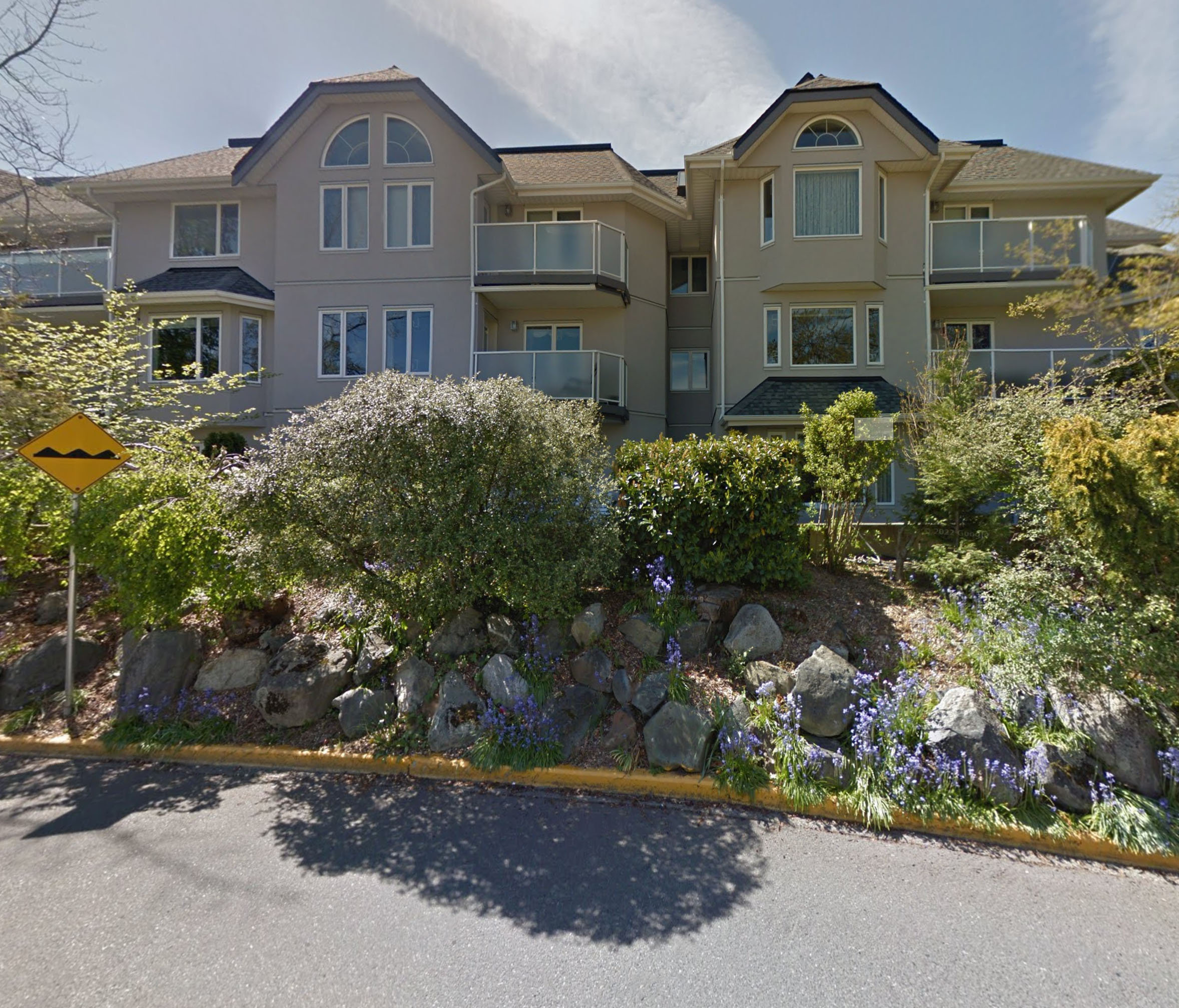 Yale House photo 5