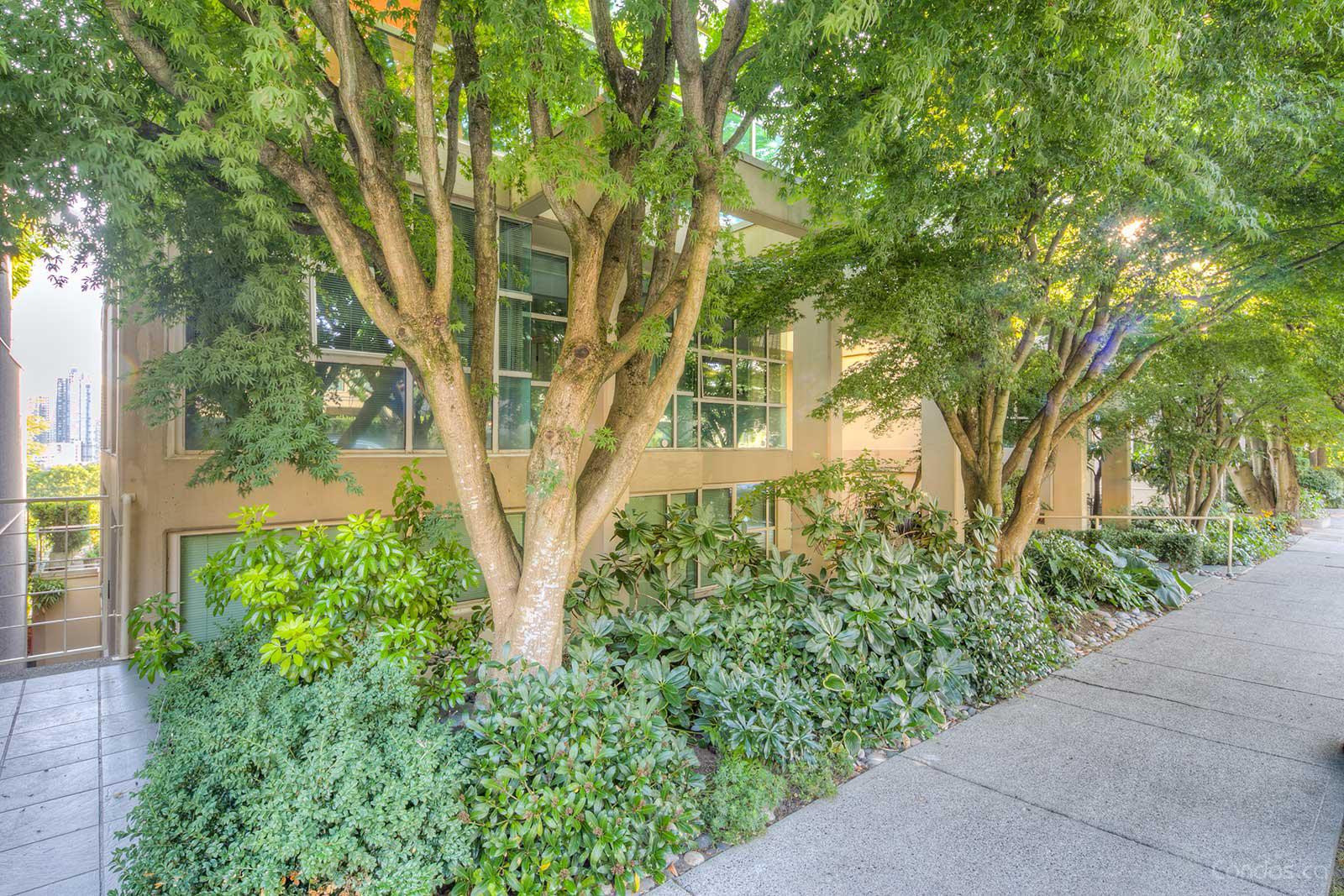 1071 West 7th photo 3