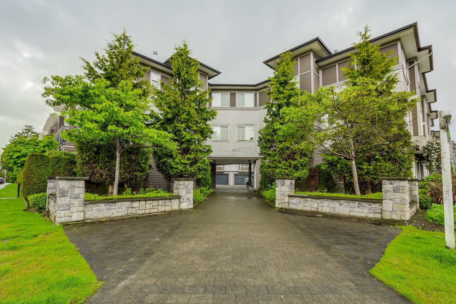 Photo 5 — click to view Windsor Mews photo 5