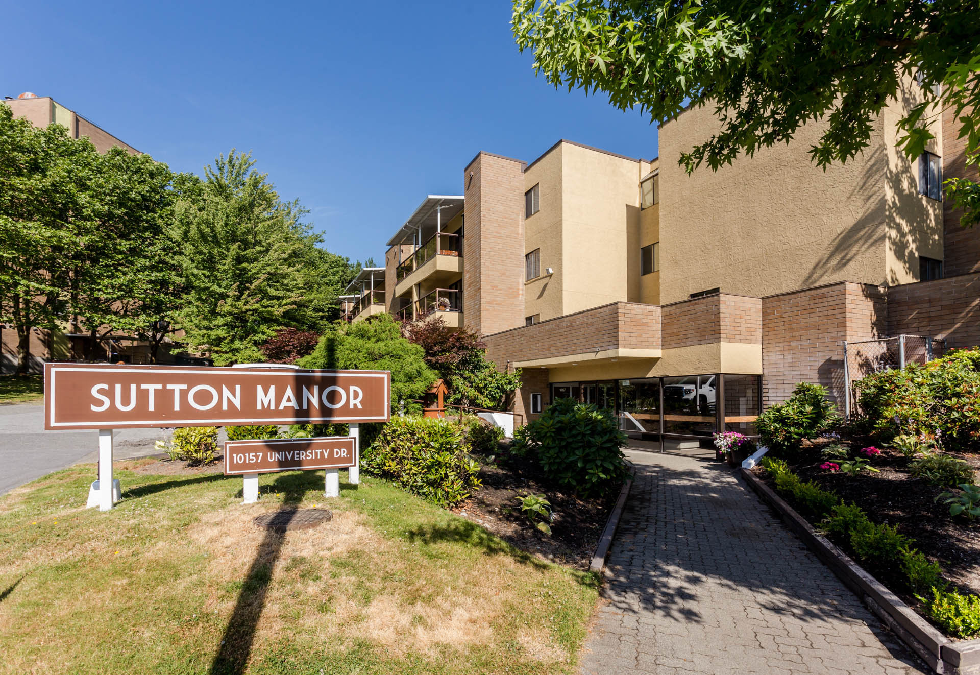 Photo 4 — click to view Sutton Manor photo 4