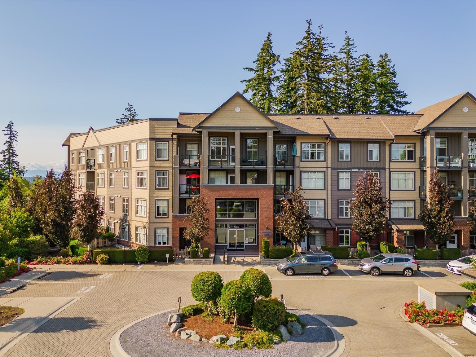 The Heights Condos By Lakewood photo 5