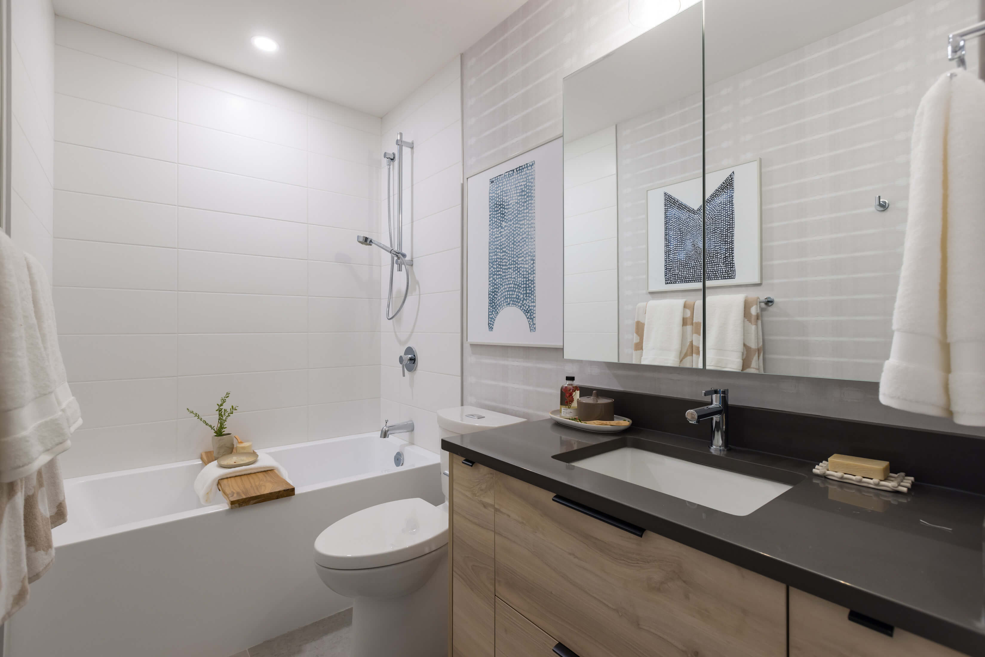 Photo 27 — click to view Highstreet Village (Tonhouse & Condos) photo 27