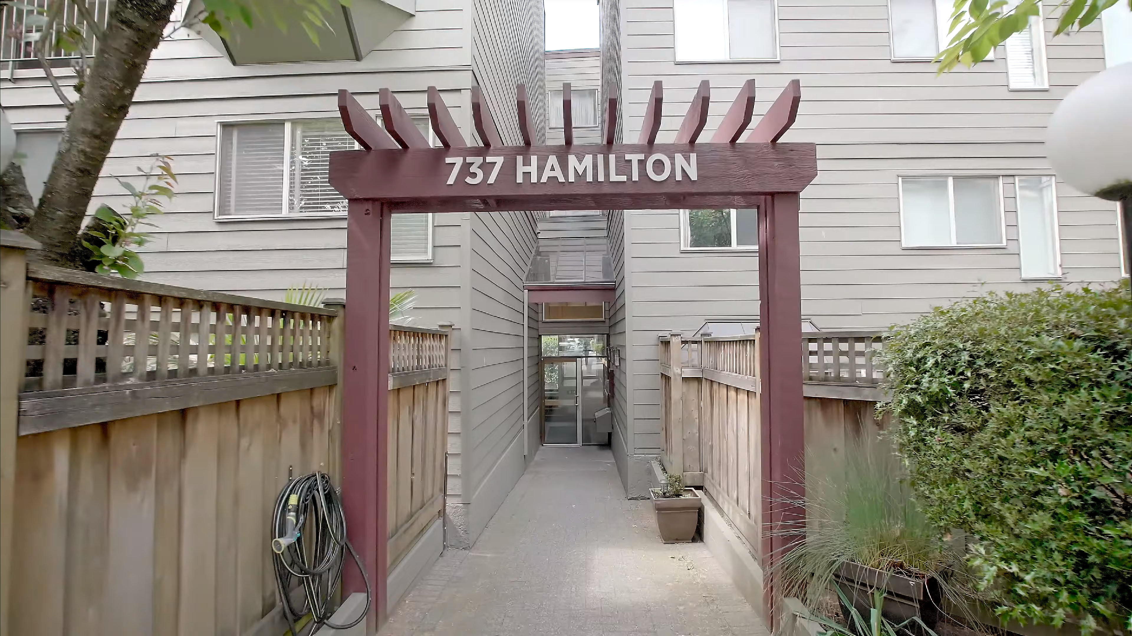 Photo 9 The Courtyards photo 9