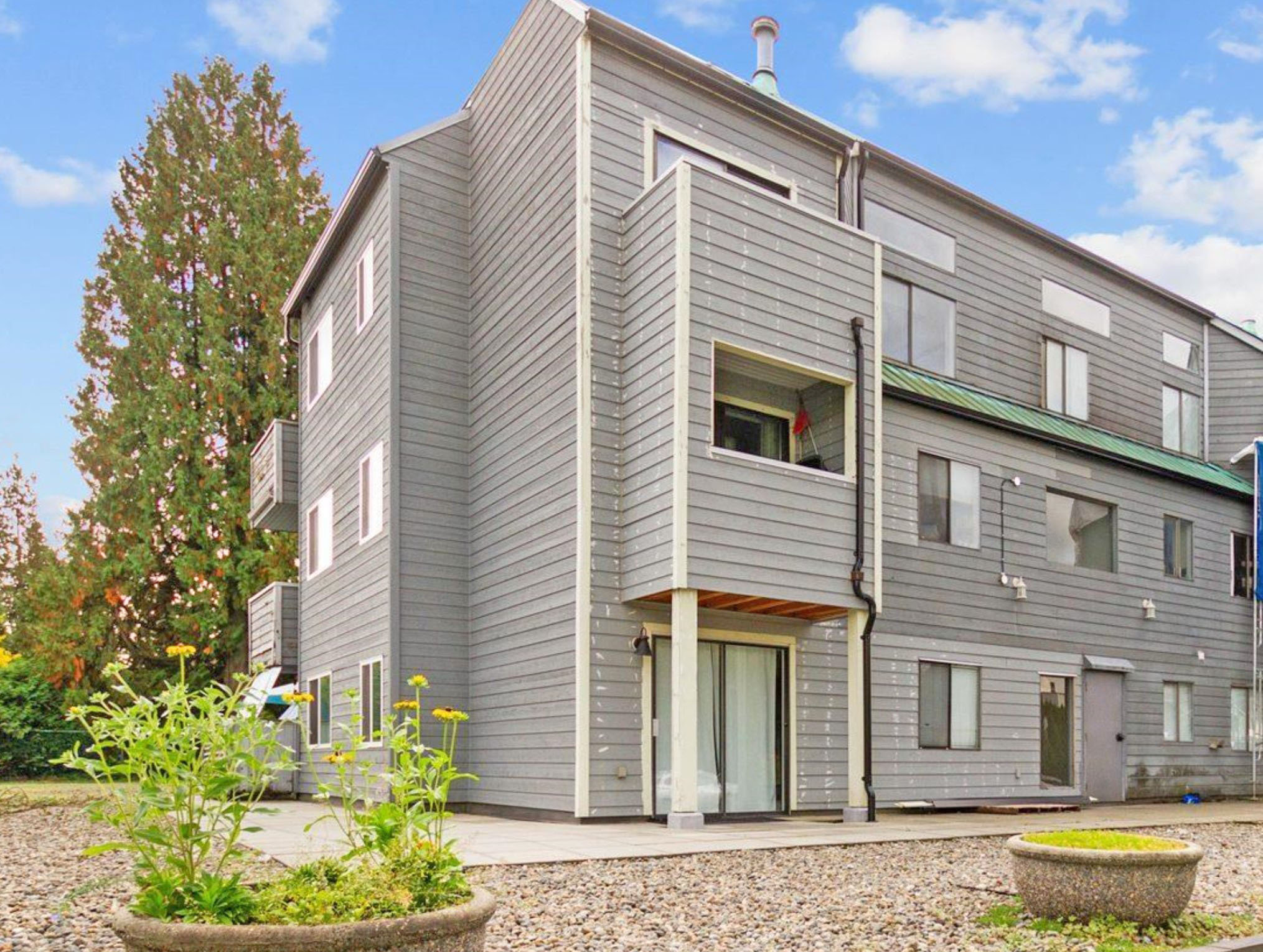 Coquitlam Place photo 3