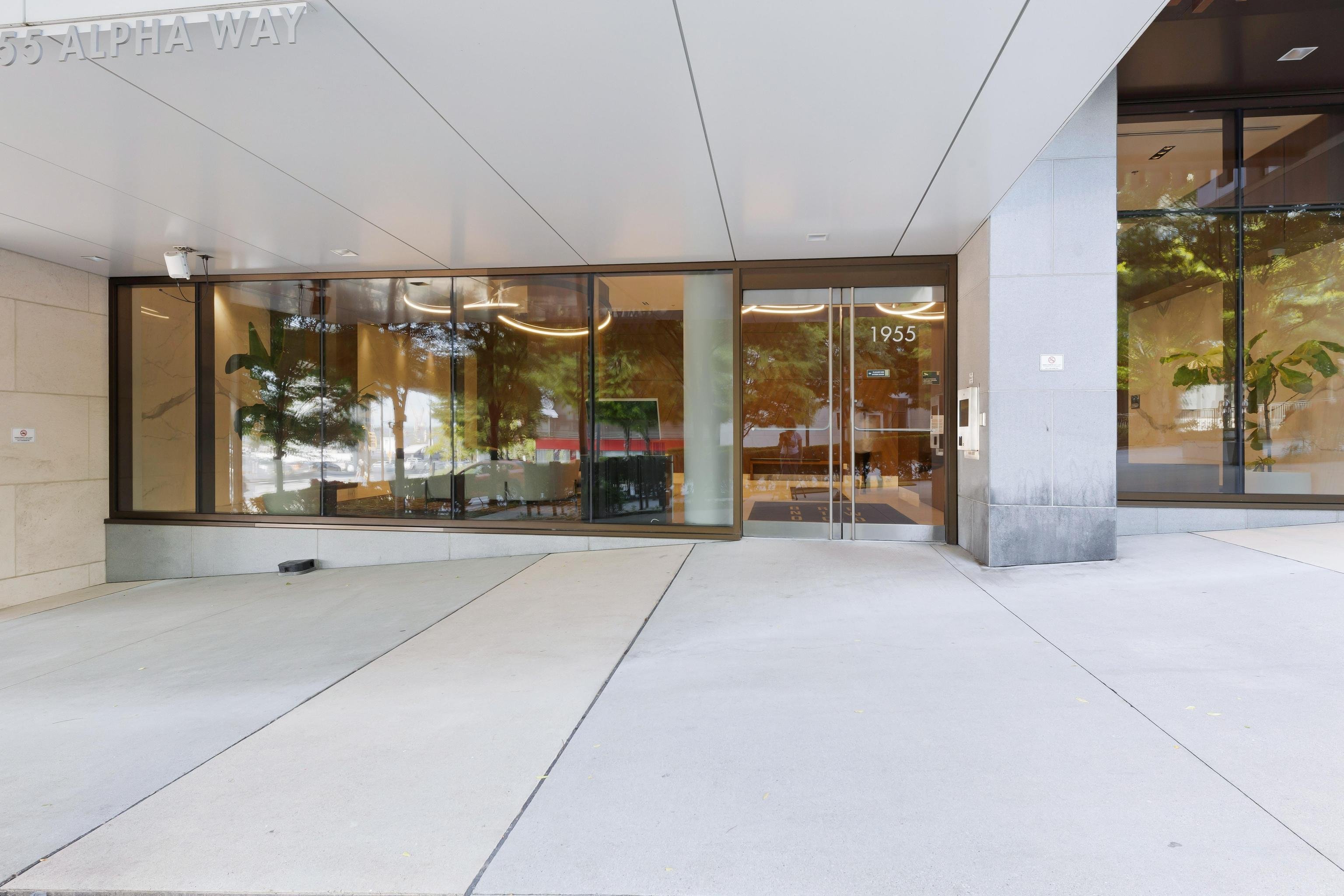 Photo 22 — click to view The Amazing Brentwood - Tower 3 photo 22