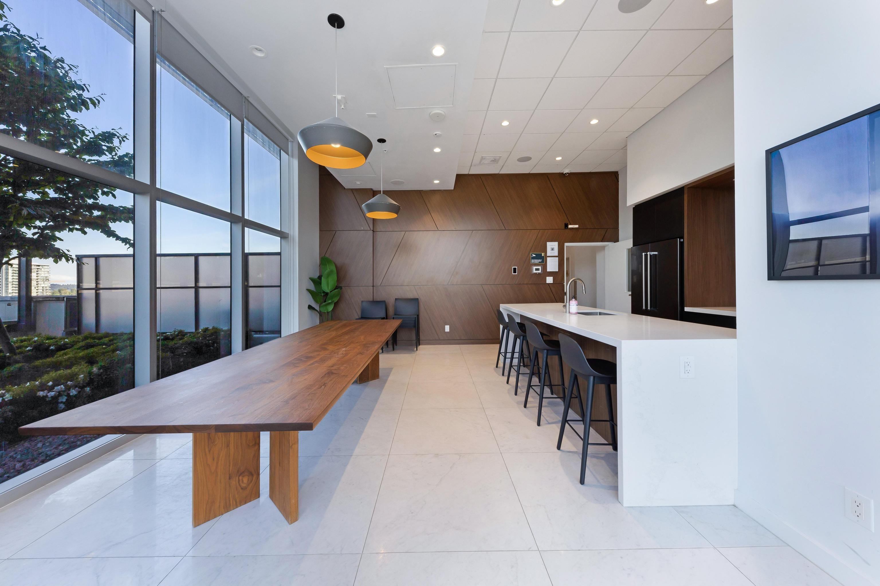Photo 18 — click to view The Amazing Brentwood - Tower 3 photo 18