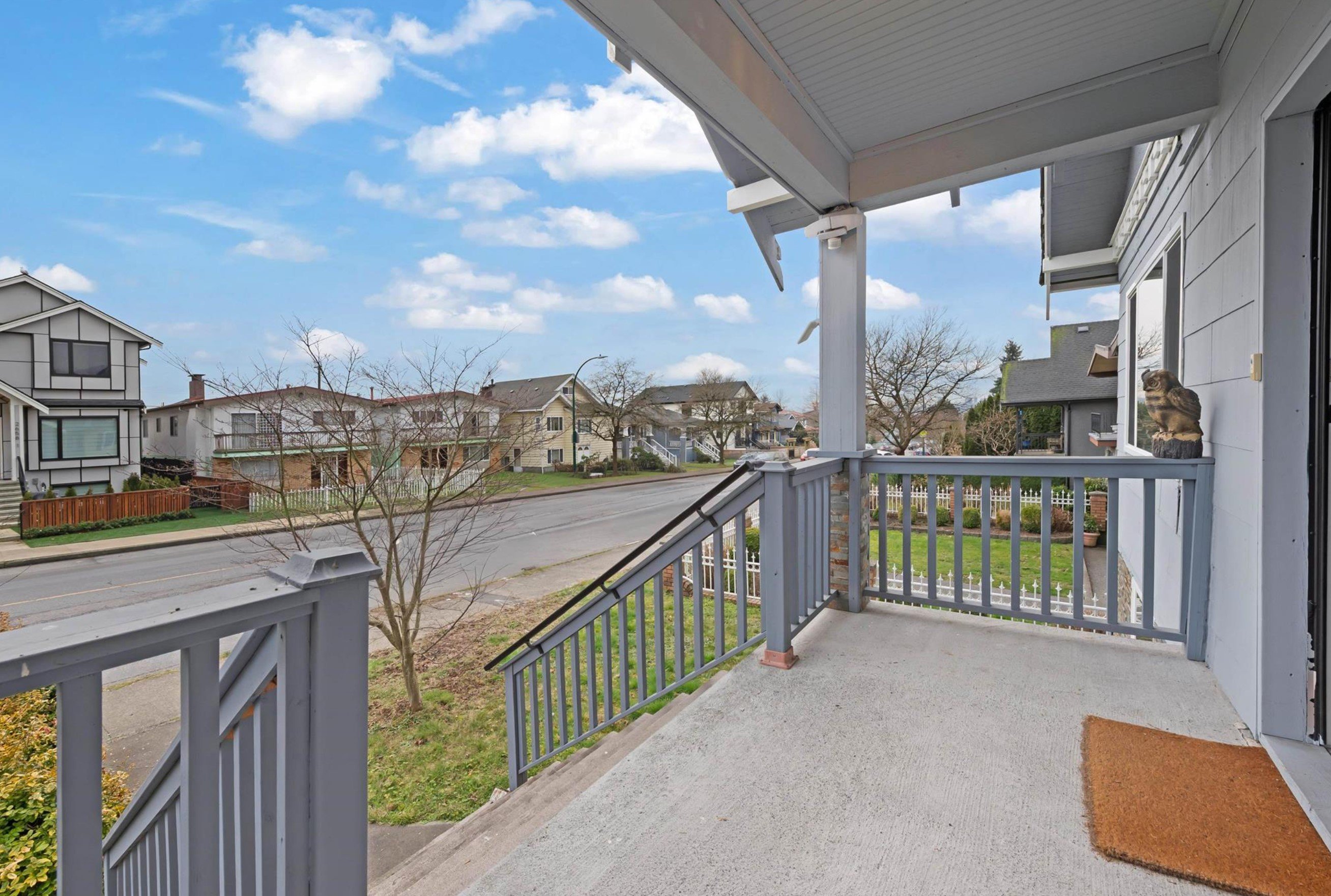2675 DUNDAS photo 4