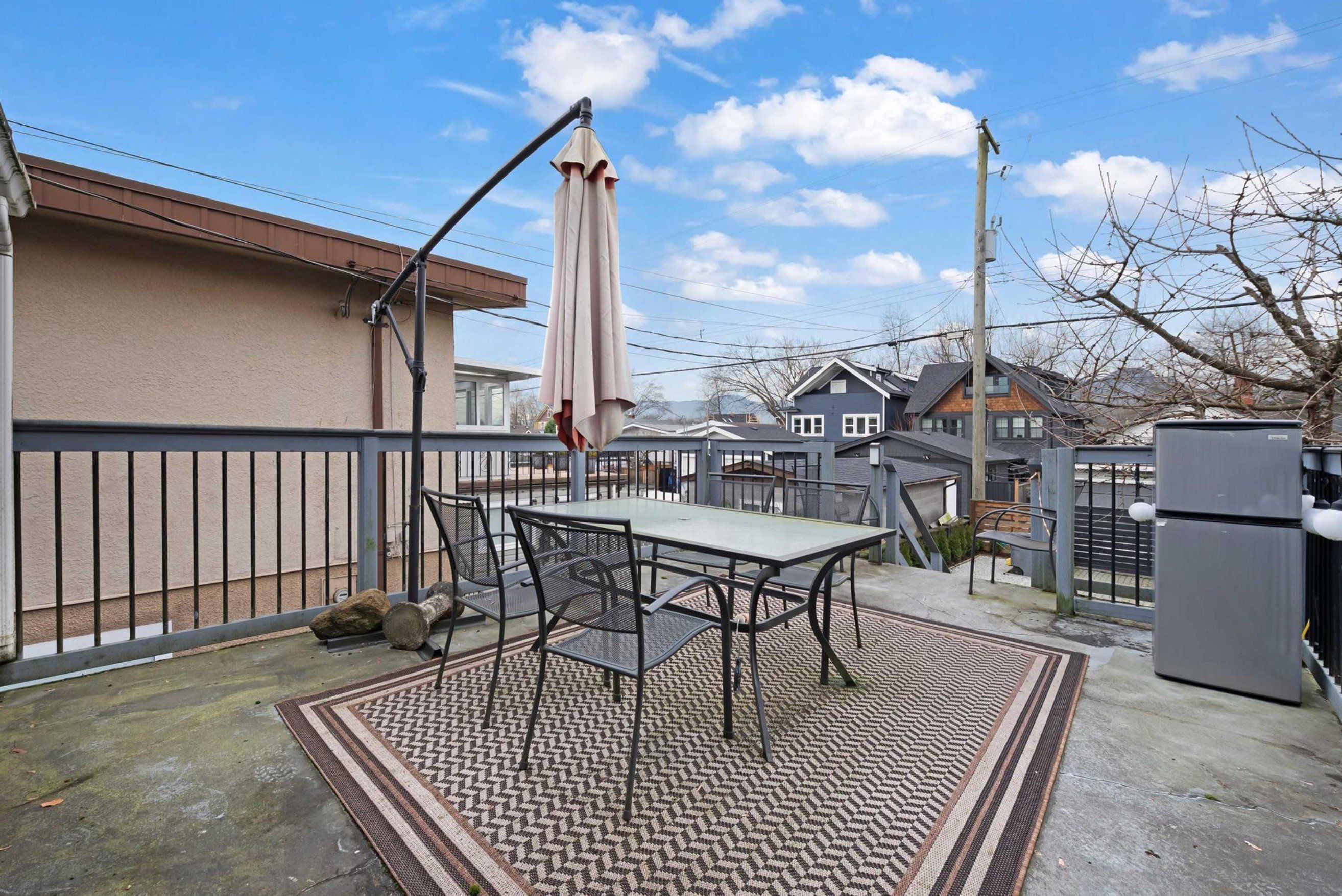 2675 DUNDAS photo 9