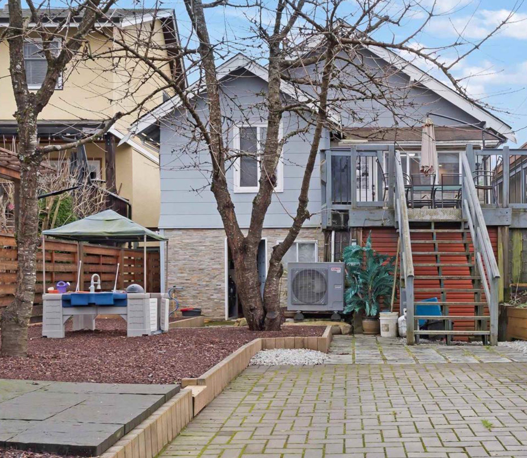 2675 DUNDAS photo 7