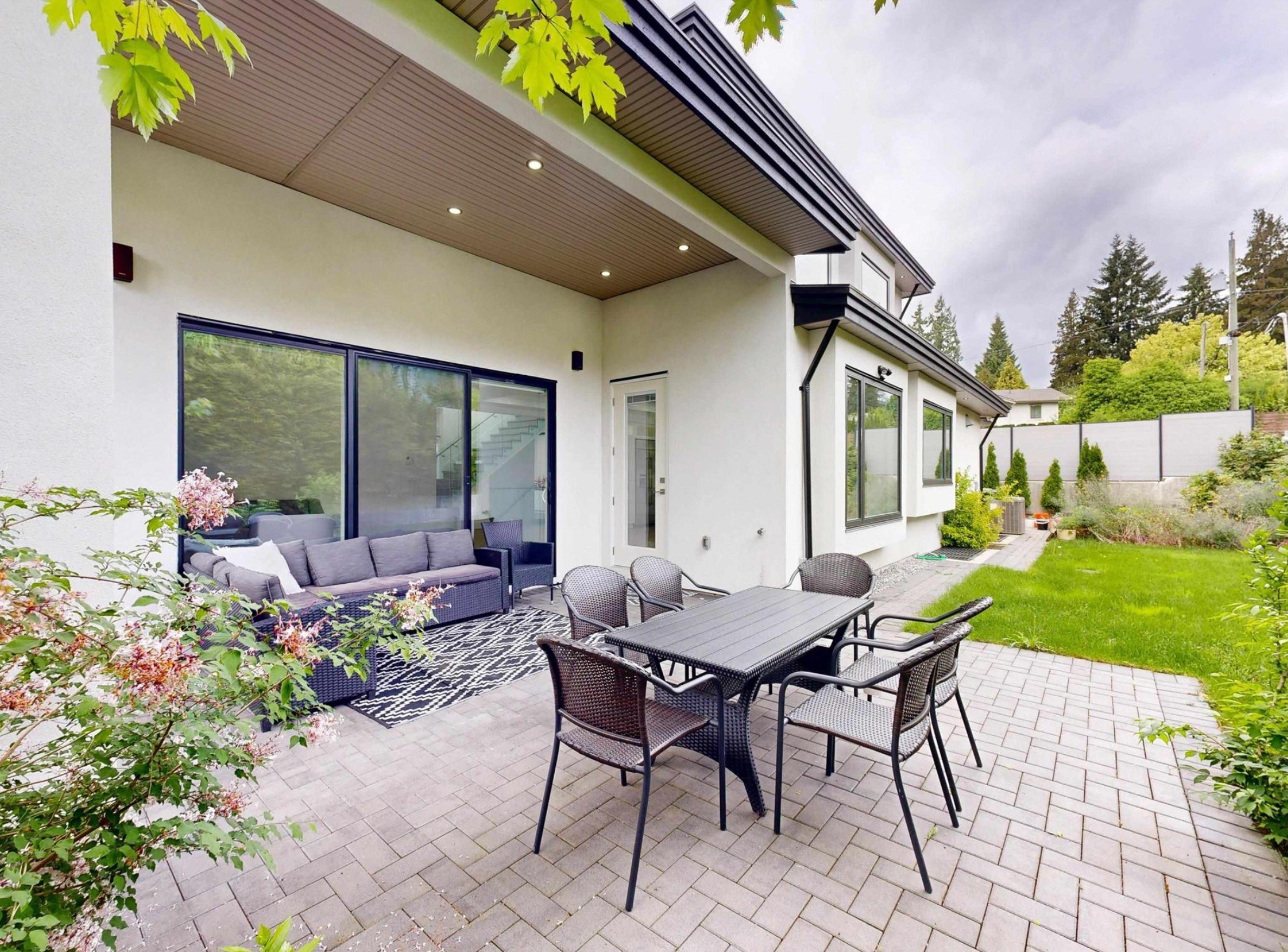 3560 Highland photo 9