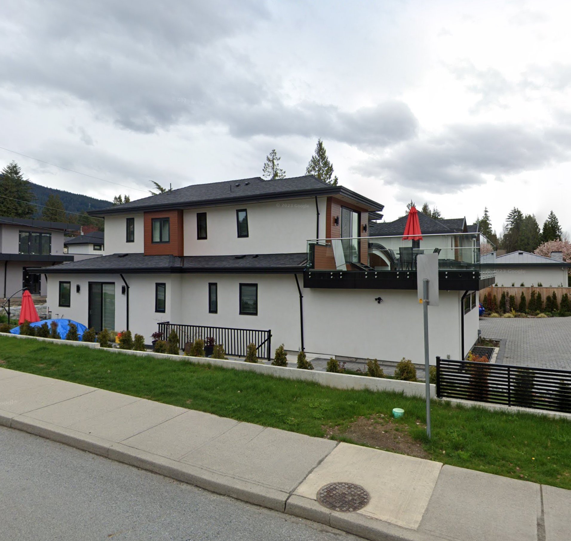 3560 Highland photo 4