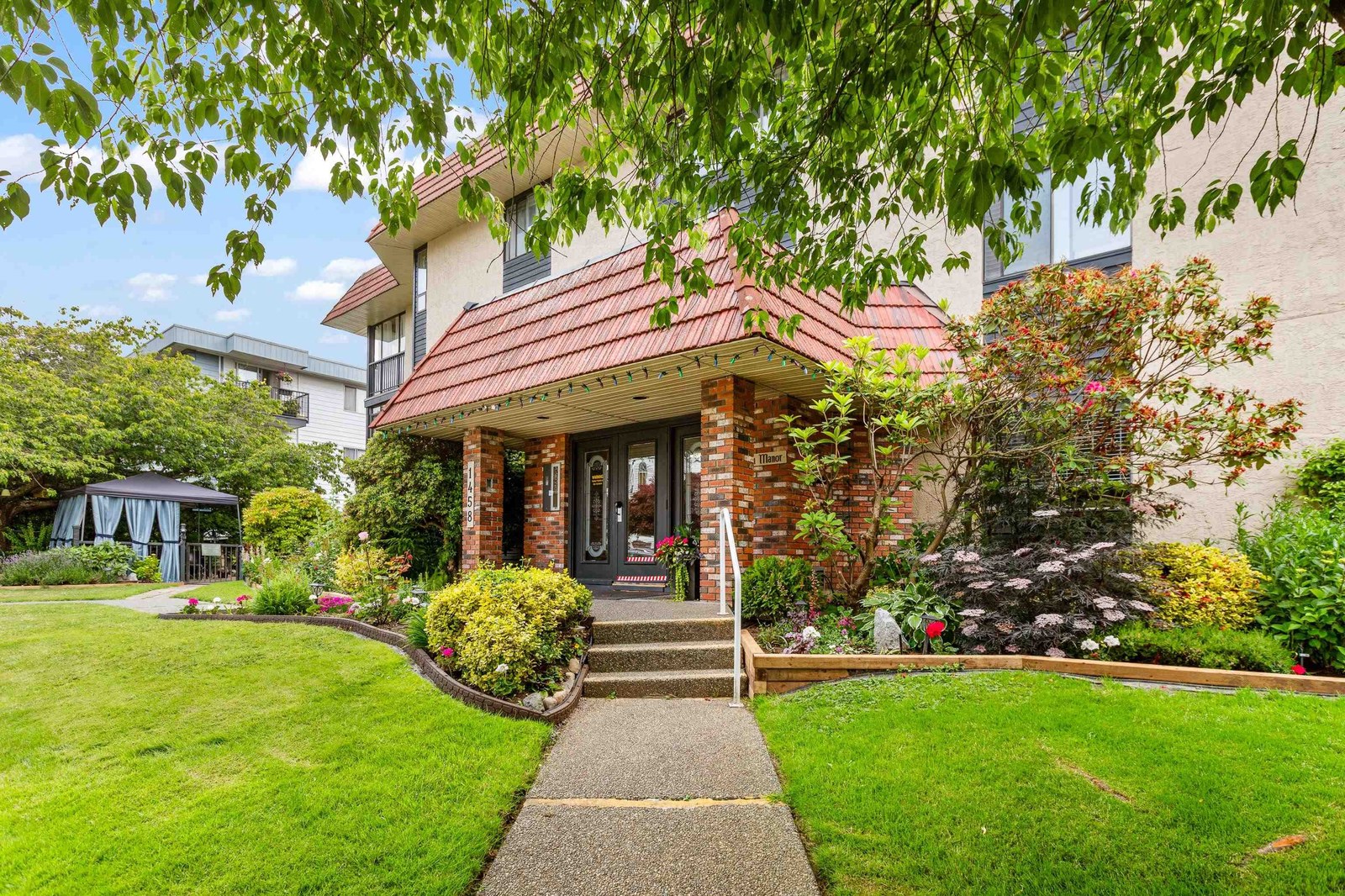 Champlain Manor